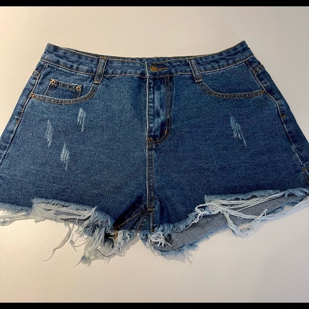 🌻🌻 Distressed high waisted shorts